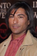 Jay Tavare; Arizona, ABD doğumlu Amerikalı köşe yazarı oyuncu