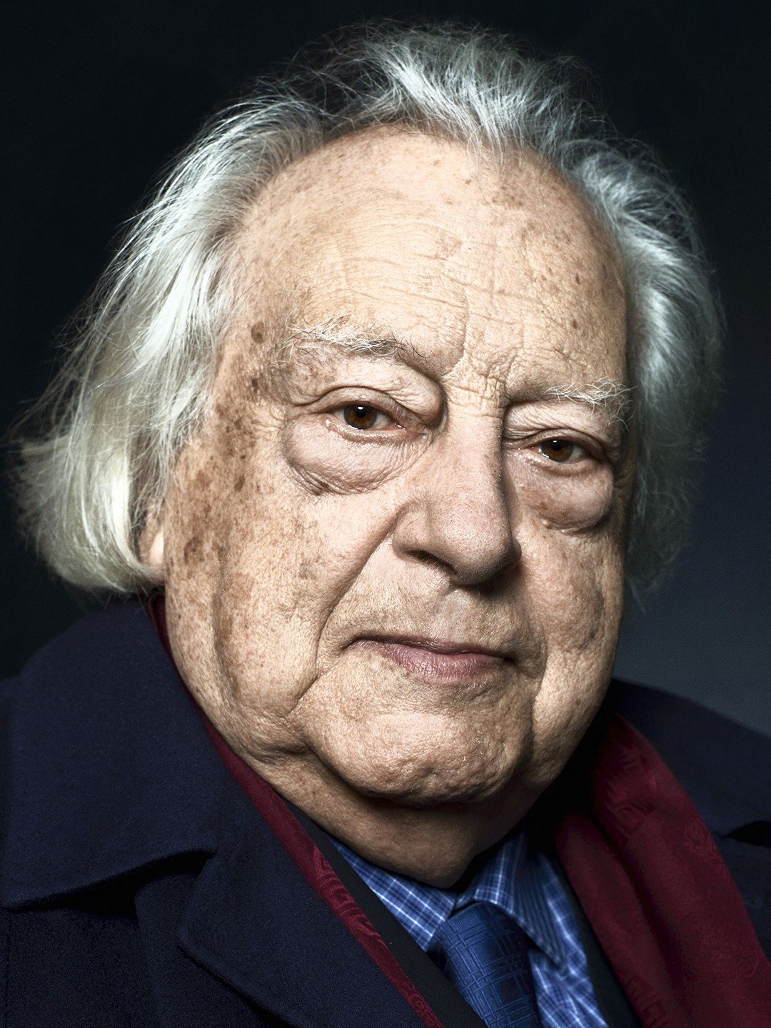 Jean Douchet; Arras, Pas-de-Calais, Fransa doğumlu Fransız tarihçi, eleştirmen, eğitimcioyuncu, yönetmen, senarist, yazar