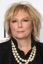 Jennifer Saunders; Sleaford,Lincolnshire,İngiltere doğumlu İngilizşarkıcıoyuncu, senarist, idari yapımcı