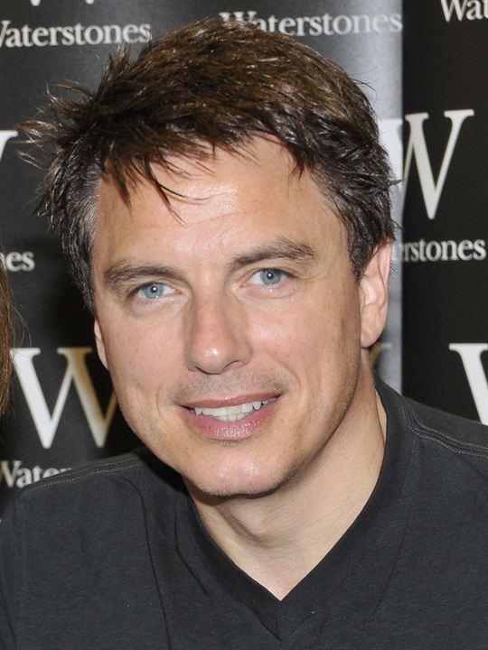 John Barrowman; Mount Vernon,Glasgow,İskoçya doğumlu John Scot Barrowman olarak da bilinen İskoçdansçı, şarkıcıoyuncu