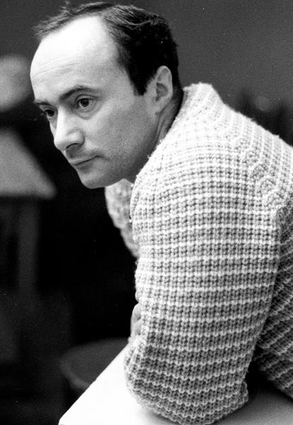 John Dexter; İngiltere doğumlu İngiliz  sanat yönetmeni, sanat sorumlusu, set dekoratörü