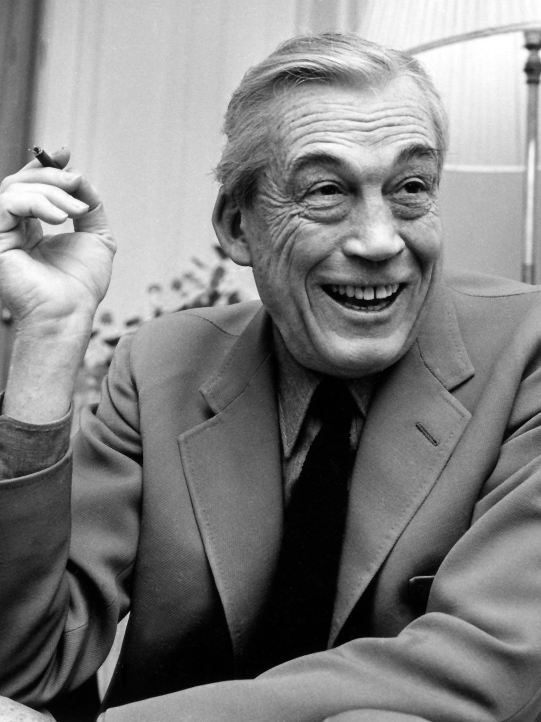 John Huston; Nevada, Missouri, ABD doğumlu Amerikalı yönetmen, senarist, oyuncu
