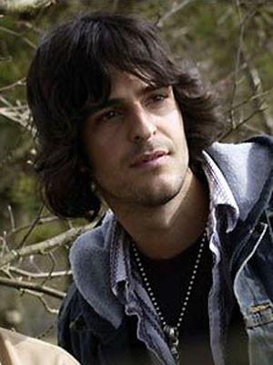 Jonathan Cherry; Montreal,Québec,Kanada doğumlu Kanadalı  oyuncu