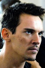 Jonathan Rhys-Meyers; Drimnagh,Dublin,İrlanda doğumlu Jonathan Michael Francis O'Keeffe olarak da bilinen İrlandalı  oyuncu
