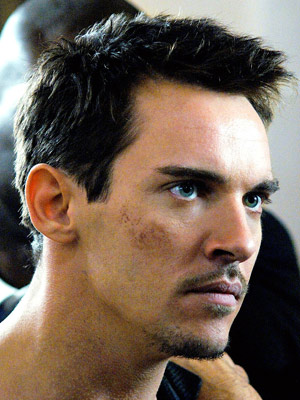 Jonathan Rhys-Meyers; Drimnagh,Dublin,İrlanda doğumlu Jonathan Michael Francis O'Keeffe olarak da bilinen İrlandalı  oyuncu