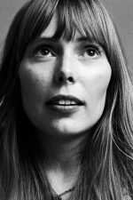 Joni Mitchell; Fort MacLeod,Alberta,Kanada doğumlu Roberta Joan Anderson olarak da bilinen Kanadalıressam, şarkıcı, söz yazarıoyuncu, müzisyen