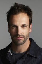 Jonny Lee Miller; Kingston upon Thames,Londra,İngiltere doğumlu İngiliz oyuncu, yönetmen