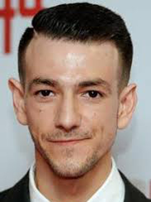 Josef Altin; Londra,İngiltere doğumlu İngiliz  oyuncu