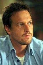 Josh Charles; Baltimore, Maryland, ABD doğumlu Joshua Aaron Charles olarak da bilinen Amerikalı oyuncu, yönetmen