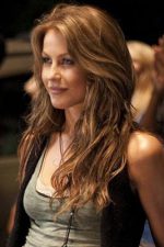 Julianne Hough; Julianne Alexandra Hough olarak da bilinen Amerikalı oyuncu