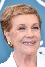 Julie Andrews; Walton-on-Thames,Surrey,İngiltere doğumlu Julia Elizabeth Wells olarak da bilinen İngilizşarkıcıoyuncu, yazar