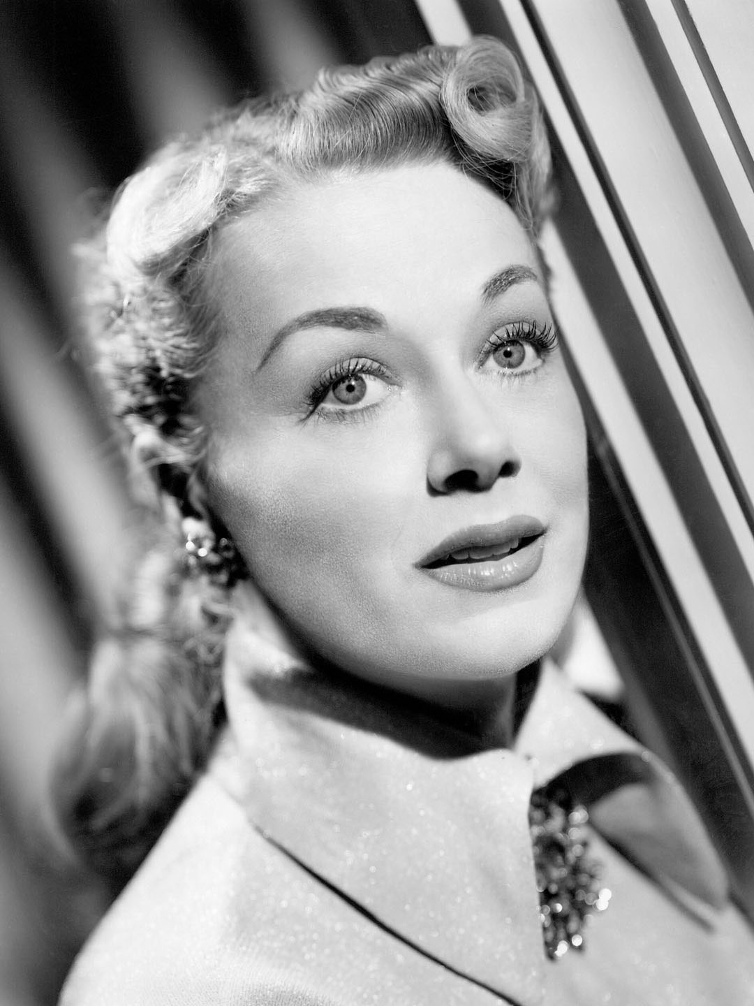 June Havoc; Vancouver,Britanya Kolumbiyası,Kanada doğumlu Ellen Evangeline Hovick olarak da bilinen Kanadalıdansçıoyuncu, yazar