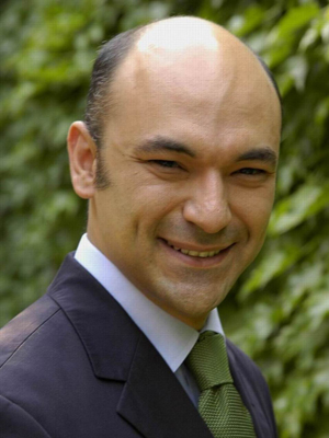 Kaan Çakır; İstanbul, Türkiye doğumlu Türk oyuncu