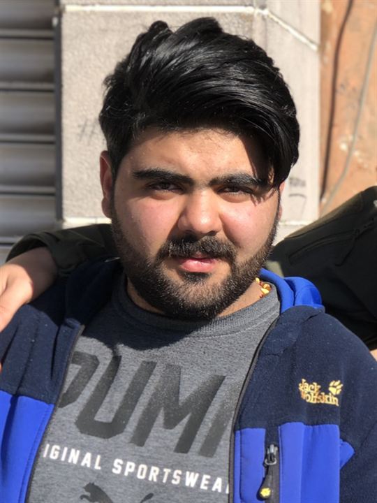 Kadir Tun; İstanbul, Türkiye doğumlu Türk oyuncu