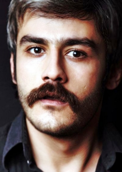 Kanbolat Görkem Arslan; Düzce, Türkiye doğumlu Türk oyuncu