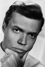 Karlheinz Böhm; Darmstadt, Hessen, Almanya doğumlu Karl Boehm, Karl-Heinz Böhm olarak da bilinen Alman oyuncu