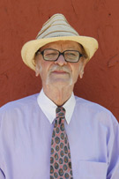 Kayhan Yıldızoğlu; İstanbul, Türkiye doğumlu Türk oyuncu