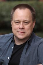 Kelly Asbury; Beaumont, Teksas, ABD doğumlu Amerikalı yönetmen, senarist, yazar, görsel efekt sorumlusu, animatör, seslendirme sanatçısı