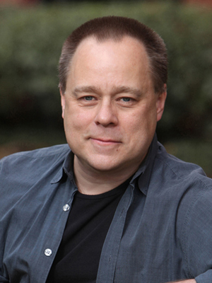 Kelly Asbury; Beaumont, Teksas, ABD doğumlu Amerikalı yönetmen, senarist, yazar, görsel efekt sorumlusu, animatör, seslendirme sanatçısı