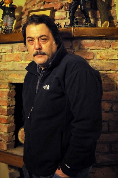 Kerem Atabeyoğlu; Türk oyuncu, seslendirme sanatçısı