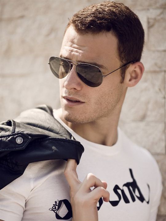 Kerem Bursin; İstanbul, Türkiye doğumlu Türk oyuncu, ortak yapımcı