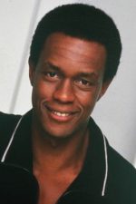 Kevin Peter Hall; Pittsburgh, Pensilvanya, ABD doğumlu Amerikalı oyuncu