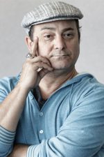 Kevin Pollak; San Francisco, Kaliforniya, ABD doğumlu Kevin Elliot Pollak olarak da bilinen Amerikalı oyuncu