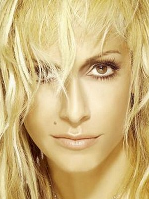 Anna Vissi; Pile, Kıbrıs doğumlu Yunan oyuncu, besteci