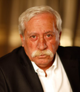 Kurtuluş Şakirağaoğlu; Kırşehir, Türkiye doğumlu Türk oyuncu