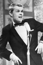 Lasse Mårtenson; Helsinki,Finlandiya doğumlu Finkomedyen, şarkıcıbesteci, oyuncu