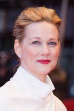 Laura Linney; Laura Leggett Linney olarak da bilinen Amerikalı oyuncu, idari yapımcı