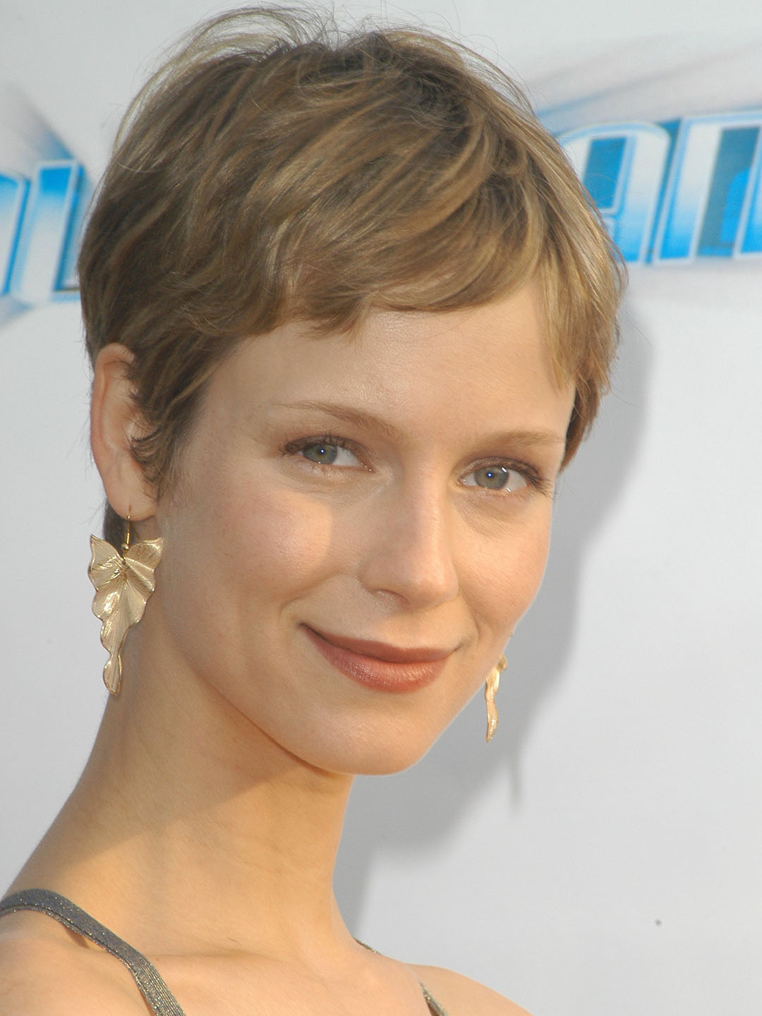 Laura Regan; Halifax,Yeni İskoçya,Kanada doğumlu Kanadalı  oyuncu