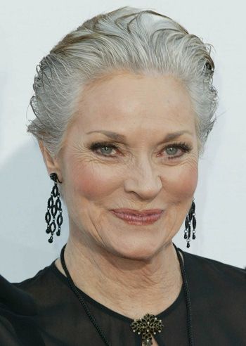 Lee Meriwether; Los Angeles, Kaliforniya, ABD doğumlu Amerikalı oyuncu