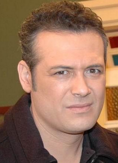 Levent Üzümcü; İzmir, Türkiye doğumlu Türk oyuncu