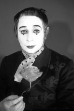 Lindsay Kemp; South Shields,Merseyside,İngiltere doğumlu İngilizdansçı, mim sanatçısıoyuncu