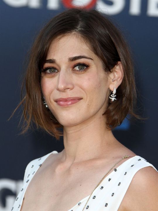 Lizzy Caplan; Elizabeth Anne Caplan olarak da bilinen Amerikalı oyuncu, yapımcı