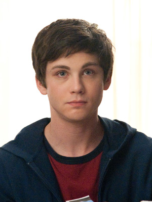 Logan Lerman; Beverly Hills, Los Angeles, Kaliforniya, ABD doğumlu Logan Wade Lerman olarak da bilinen Amerikalı oyuncu, idari yapımcı