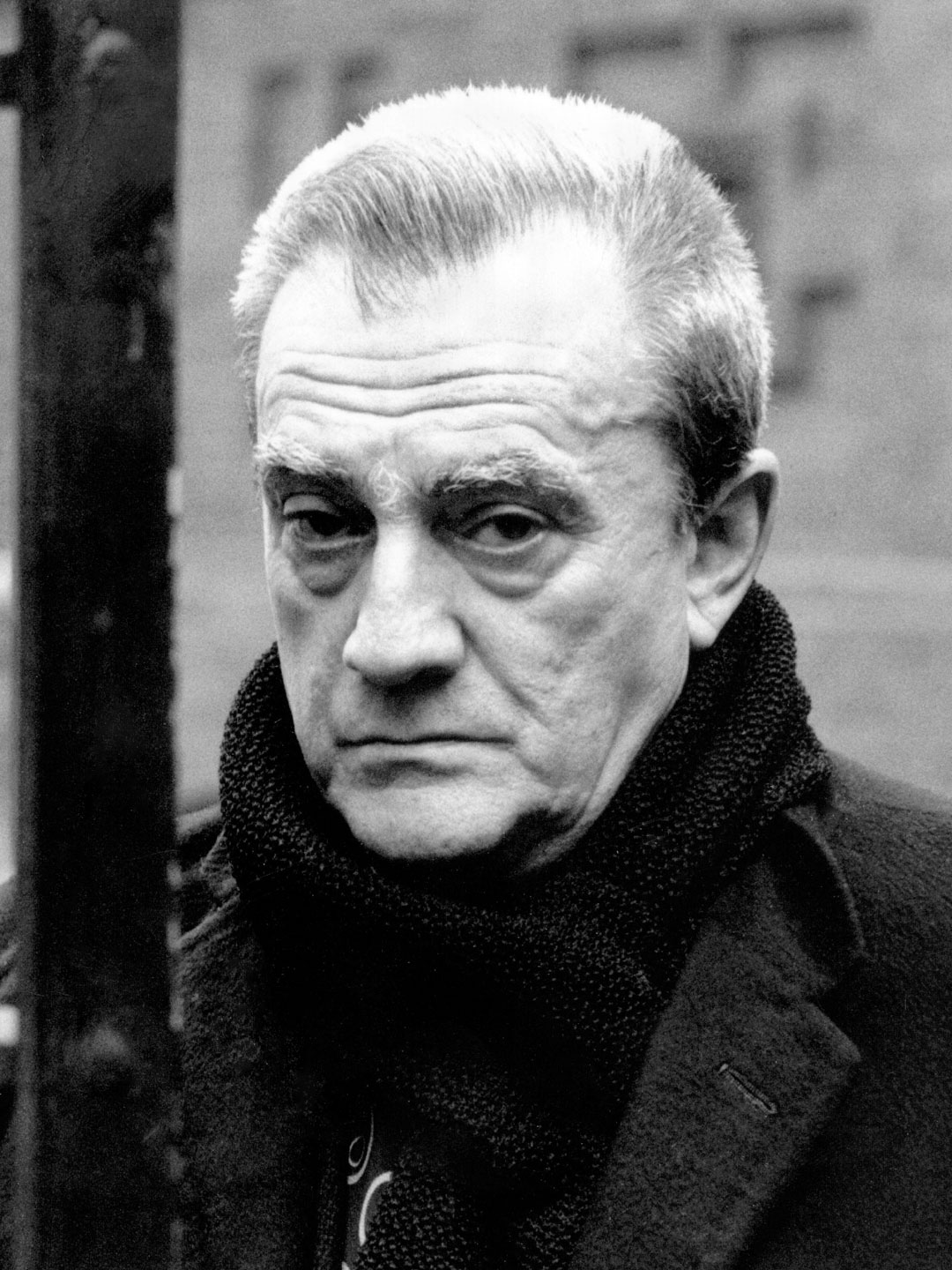 Luchino Visconti; Milano, İtalya doğumlu Luchino Visconti di Modrone olarak da bilinen İtalyan senarist, yönetmen, diyalog yazarı