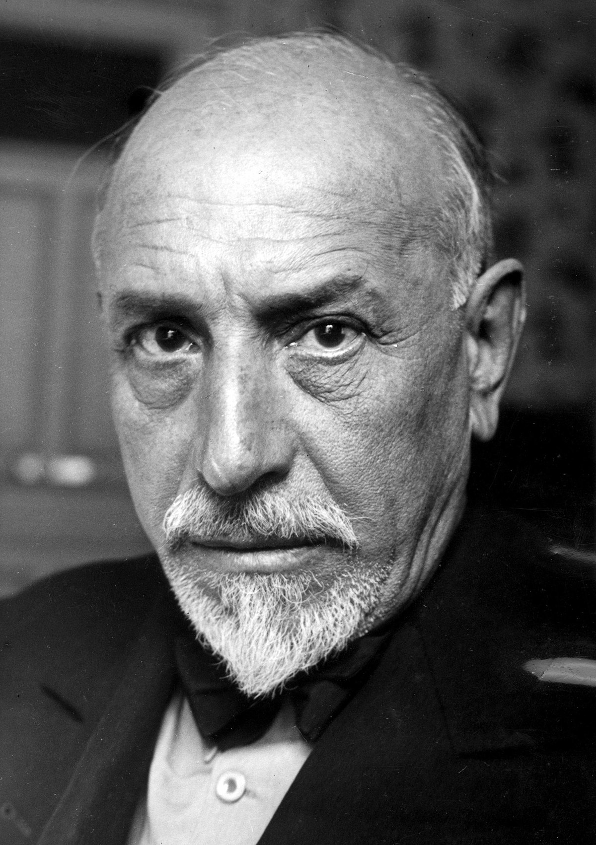 Luigi Pirandello; Agrigento, İtalya doğumlu İtalyan senarist, yazar