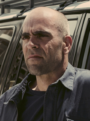 Luis Tosar; Lugo, Galiçya, İspanya doğumlu Luis López Tosar olarak da bilinen İspanyol şarkıcı, oyuncu