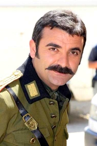 Mahir İpek; Afşin, Kahramanmaraş, Türkiye doğumlu Türk oyuncu