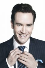 Mark-Paul Gosselaar; Panorama City, Los Angeles, Kaliforniya, ABD doğumlu Mark-Paul Harry Gosselaar olarak da bilinen Amerikalı oyuncu, yönetmen