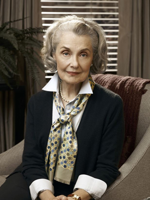 Mary Beth Peil; Davenport, Iowa, ABD doğumlu Amerikalı şarkıcı oyuncu