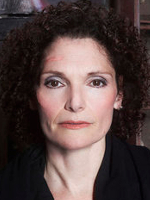 Mary Elizabeth Mastrantonio; Lombard, Illinois, ABD doğumlu Amerikalı şarkıcı oyuncu