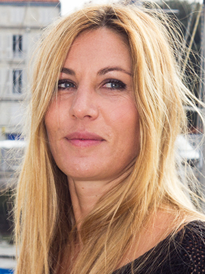 Mathilde Seigner; Paris, Fransa doğumlu Fransız oyuncu