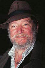 Maurice Barrier; Malicorne-sur-Sarthe, Sarthe, Fransa doğumlu Fransız şarkıcı, oyuncu