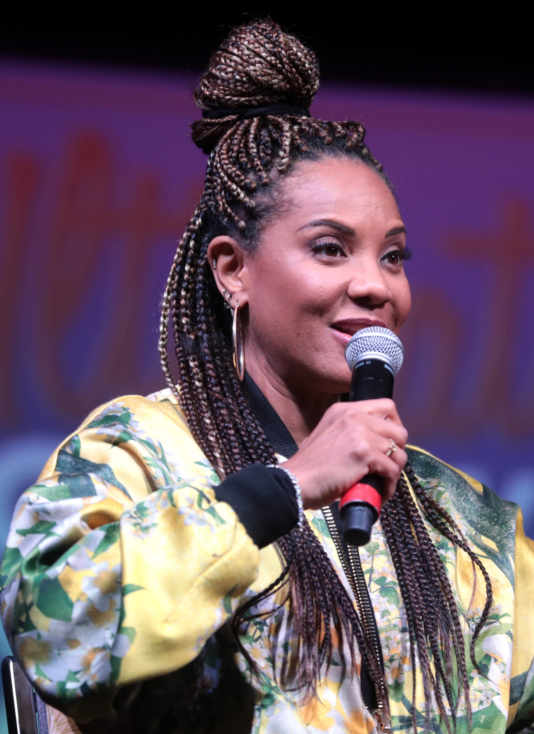 MC Lyte; Brooklyn, New York City, New York, ABD doğumlu Lana Michele Moorer olarak da bilinen Amerikalı rapçi oyuncu, müzisyen