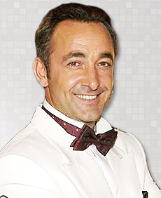 Mehmet Aslantuğ; Çarşamba, Samsun, Türkiye doğumlu Türk oyuncu, yönetmen