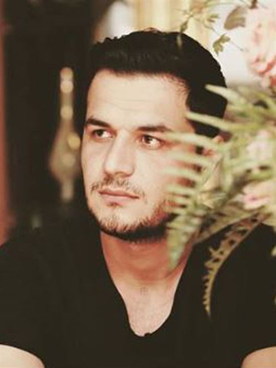 Mehmet Küçükyılmaz; Siverek, Şanlıurfa, Türkiye doğumlu Türk oyuncu