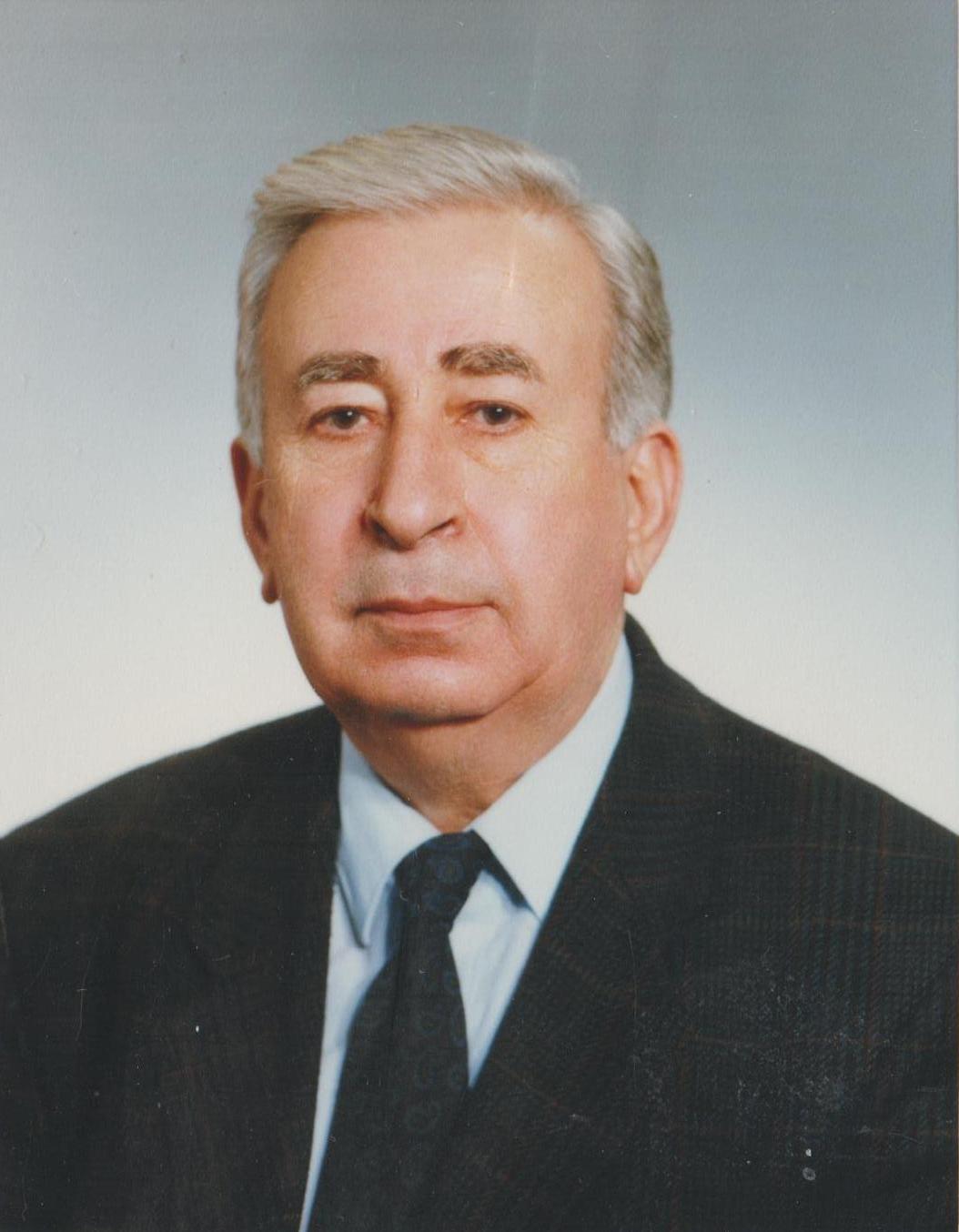 Mehmet Önder; Konya, Türkiye doğumlu Türk sanat tarihçisi, şairyazar